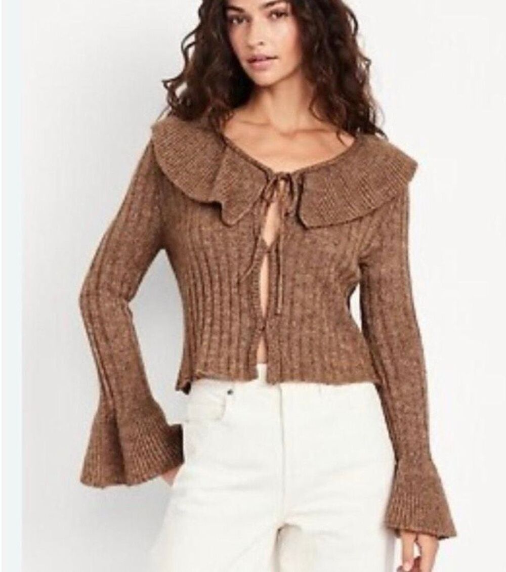 Old Navy tan Peterpan ruffle neck cropped sweater medium petite